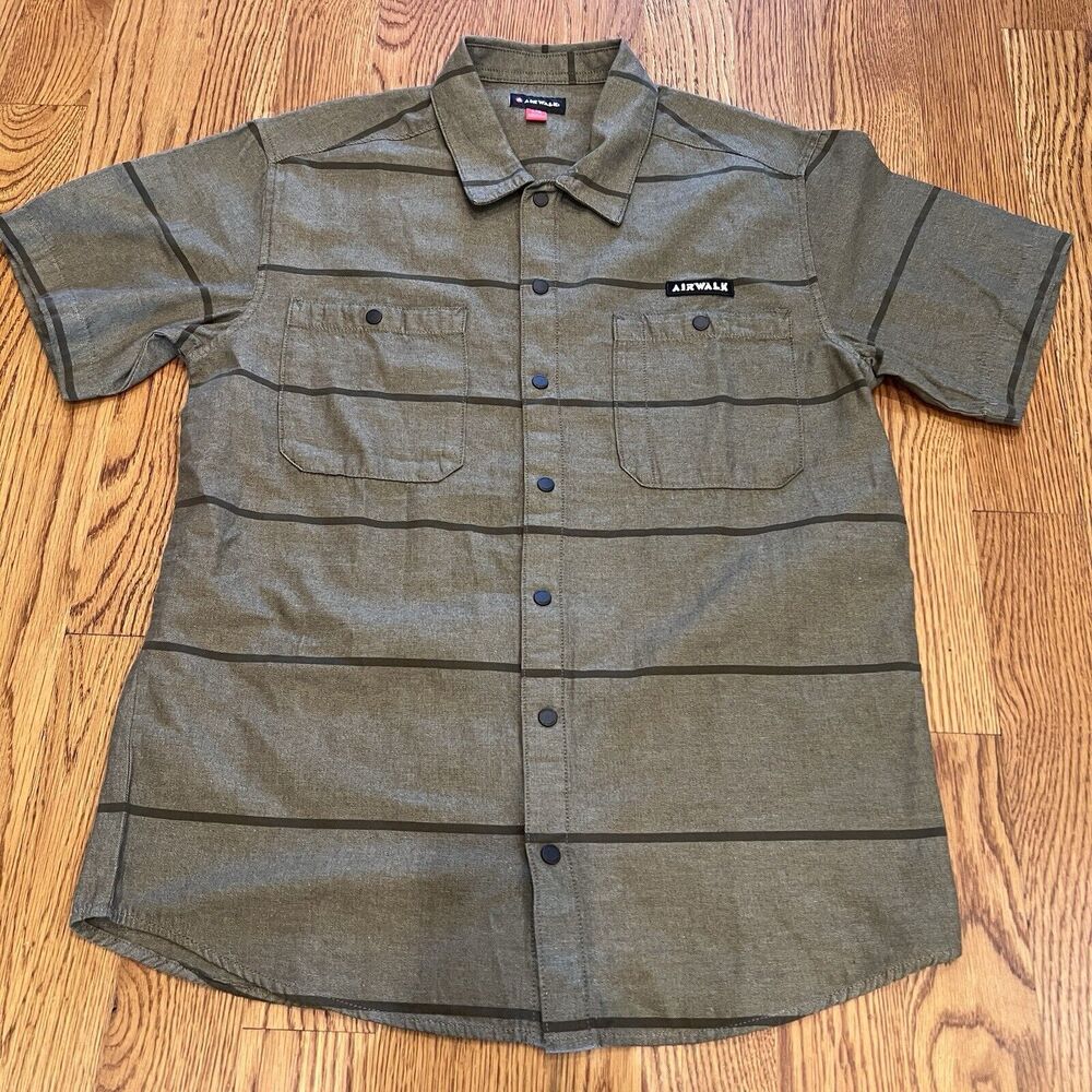 Airwalk Men’s Green Stripes‎ Shirt Size L Button Up Casual Short Sleeve
